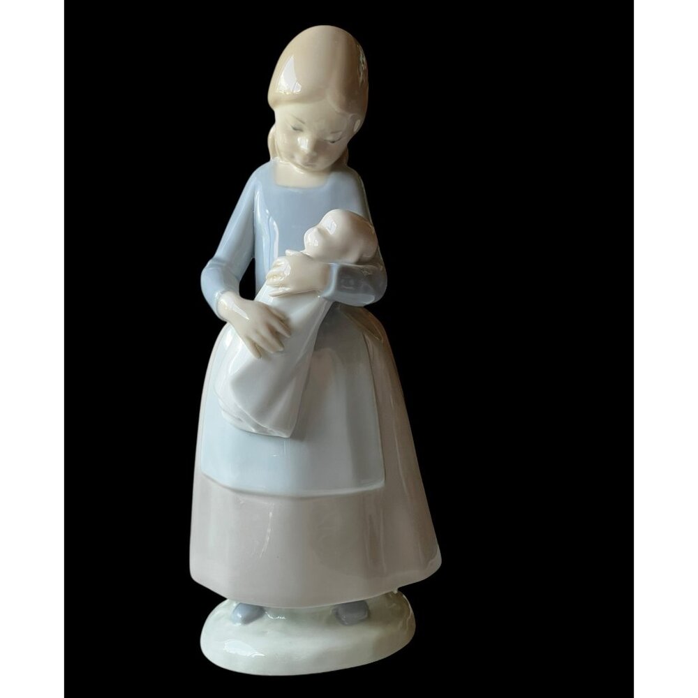 Lladro Girl Holding Baby Figurine 9" Tall Porcelain Spain Collectible sculpture